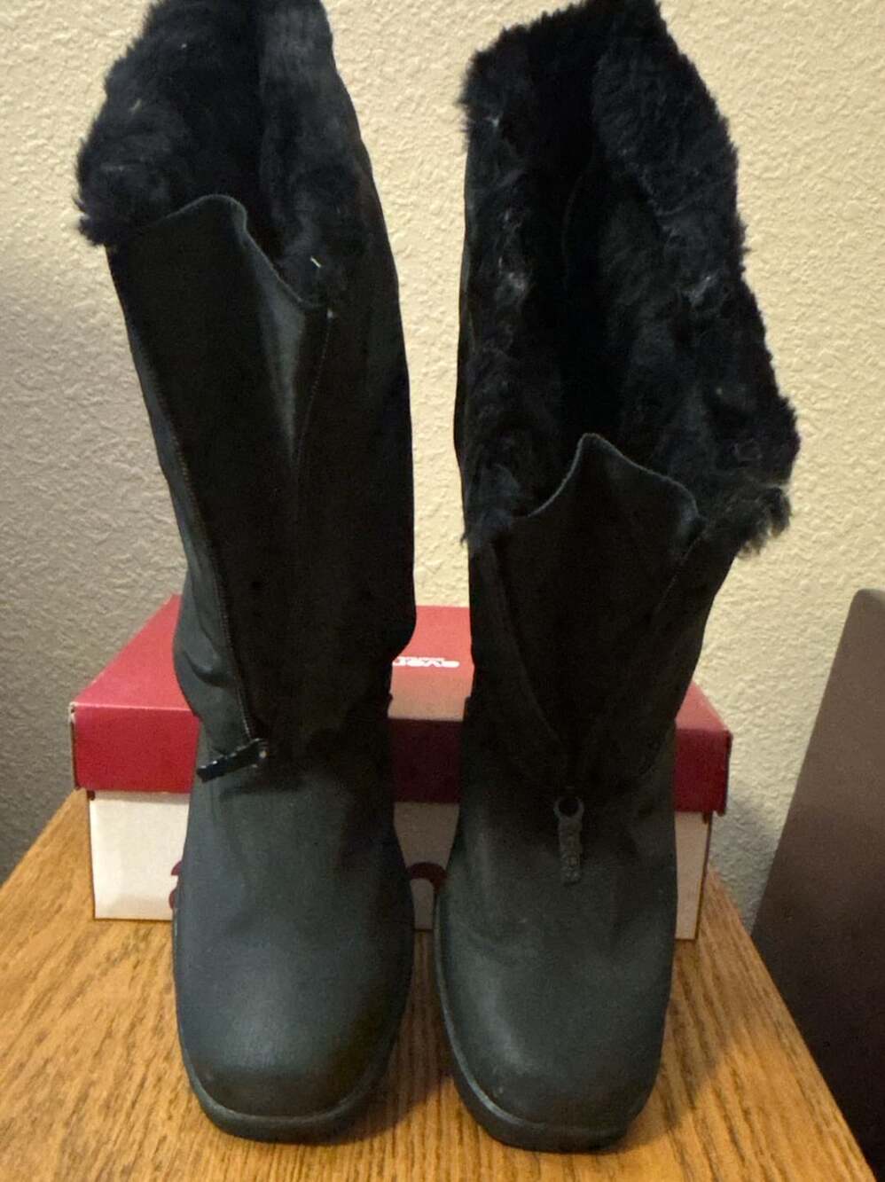 Chromatics by Totes Women's Black Front Zip Faux Fur Winter Boots Selling As Is